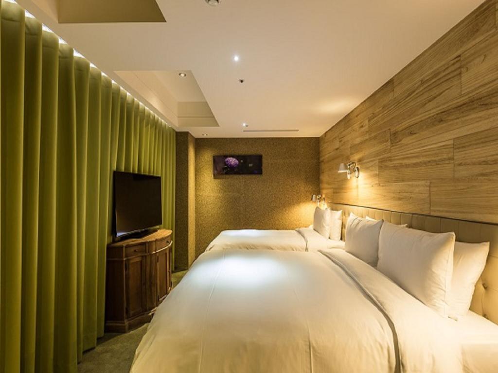 Inhouse Hotel Taichung Exterior photo