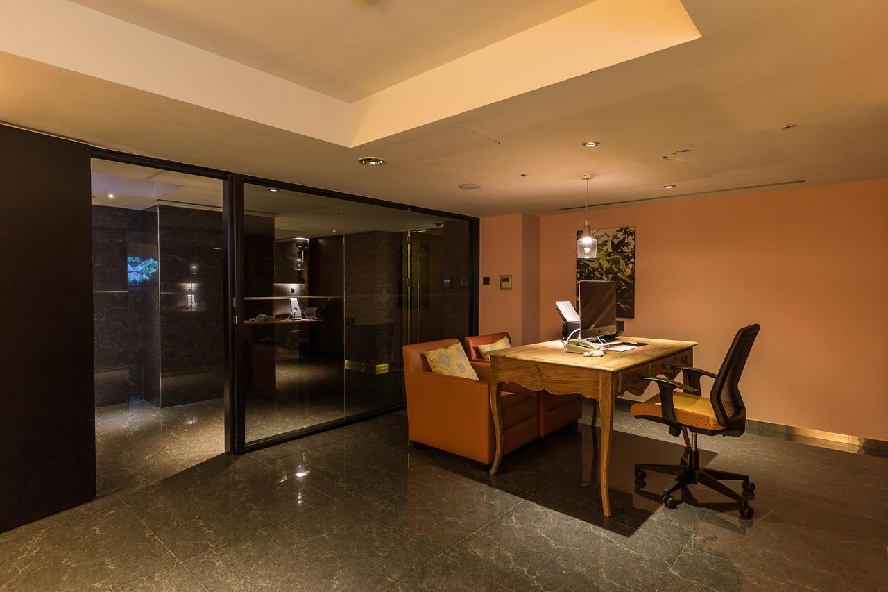 Inhouse Hotel Taichung Exterior photo