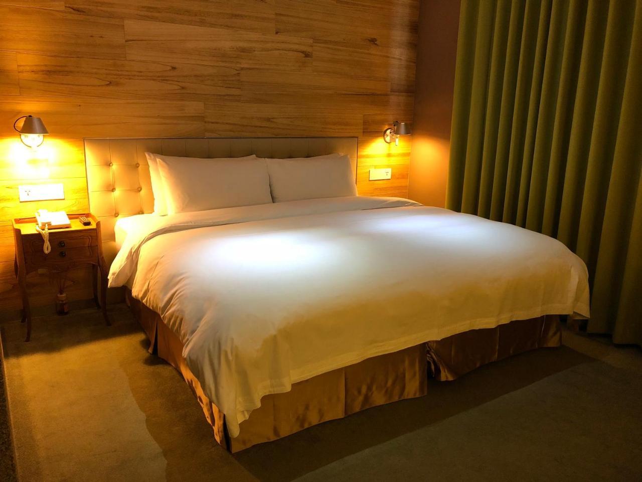 Inhouse Hotel Taichung Exterior photo